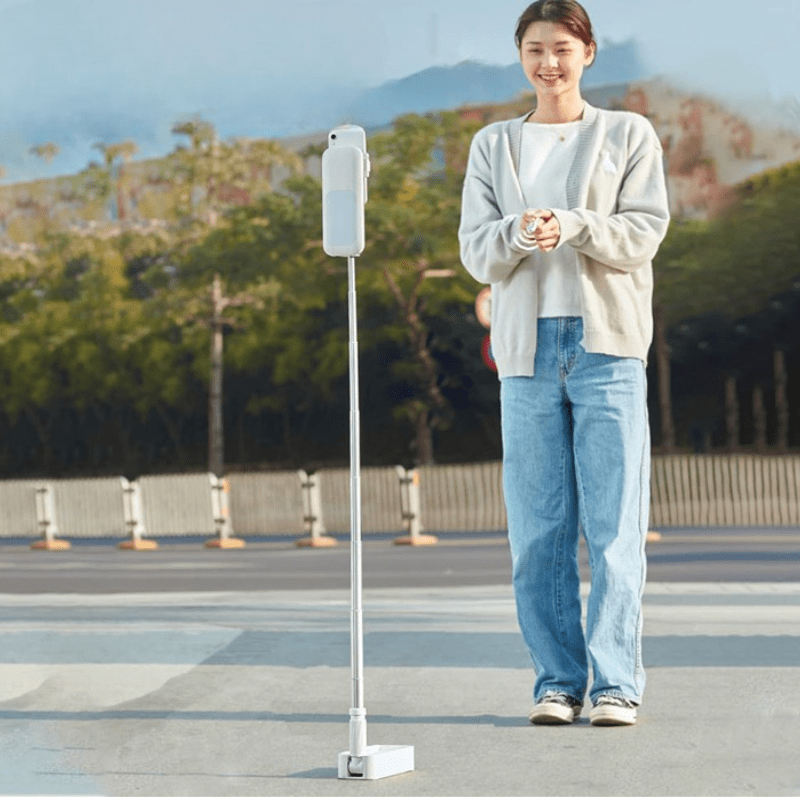 Extendable Selfie Stand with 360° Folding Light - zipzapproducts